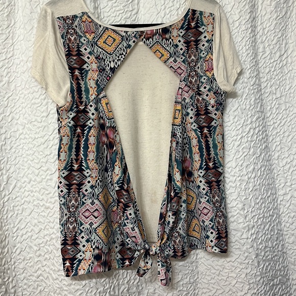 Aztec Designed Open Back Shirt - Picture 1 of 3